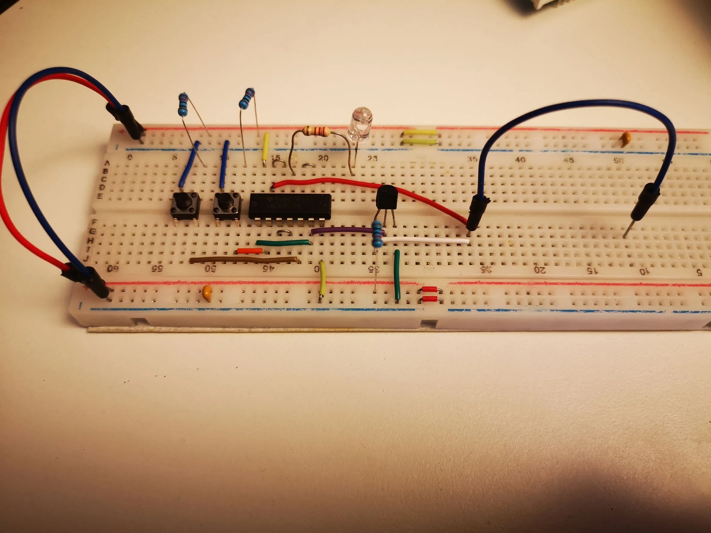 Image of the 8051's IO ports, circuit on breadboard